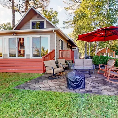 Cottage On The Lake